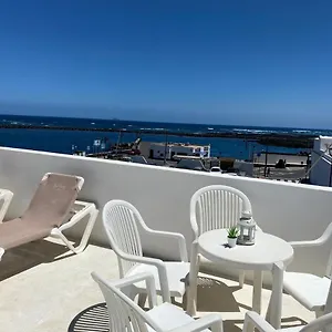 Hostel Mirador Del Muelle House, Orzola